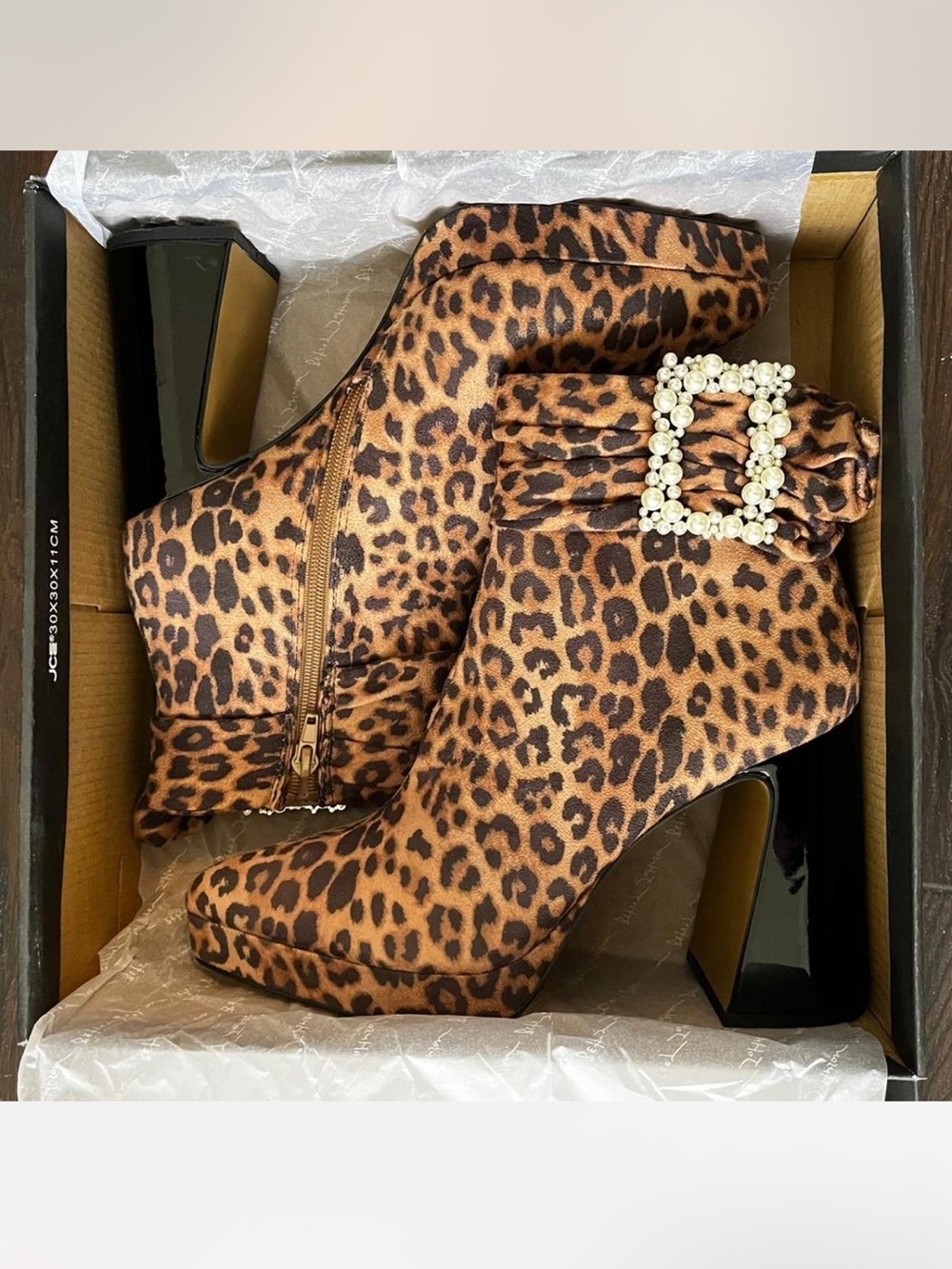 Betsey Johnson Idris Leopard Print Ankle Boots with Pearl Buckle sz 9 New